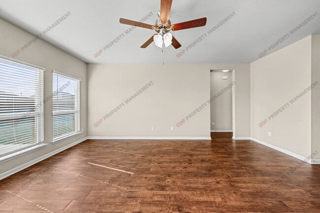 Building Photo - 2325 Vicksburg Ln