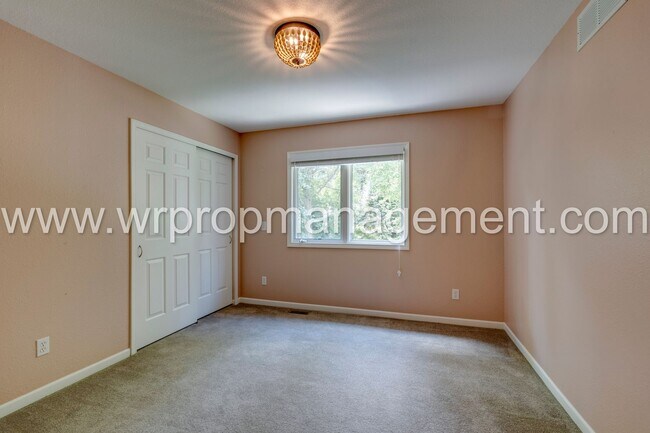 Building Photo - 4 Bed 3 Bath Home in Lambertville