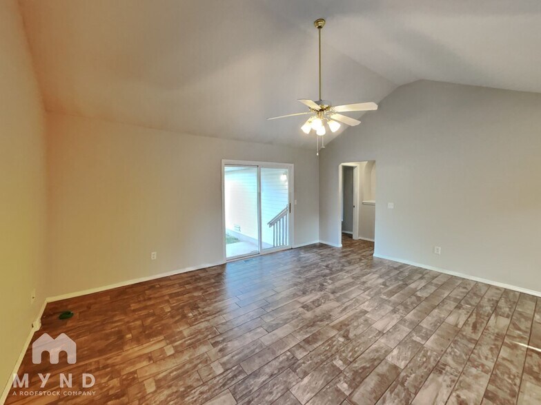 Building Photo - 711 N Jonathan Ave