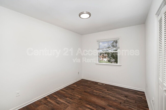 Building Photo - 3903 Hillview Ct