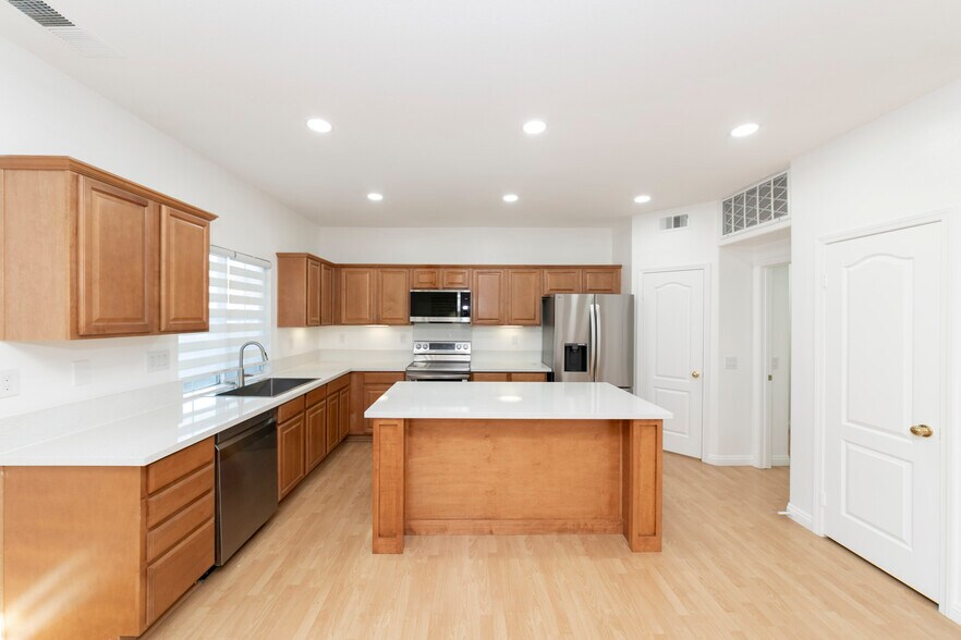 Building Photo - 1353 Lukens Ct