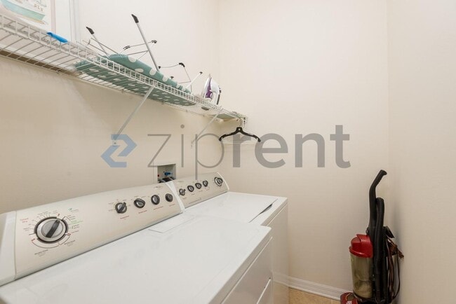 Building Photo - Unit