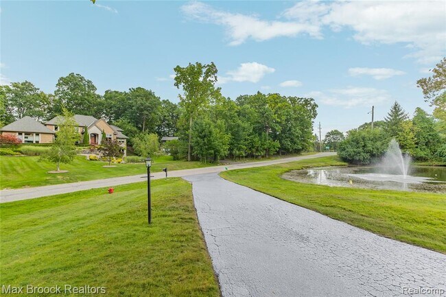 Building Photo - 3988 Lakeland Ln
