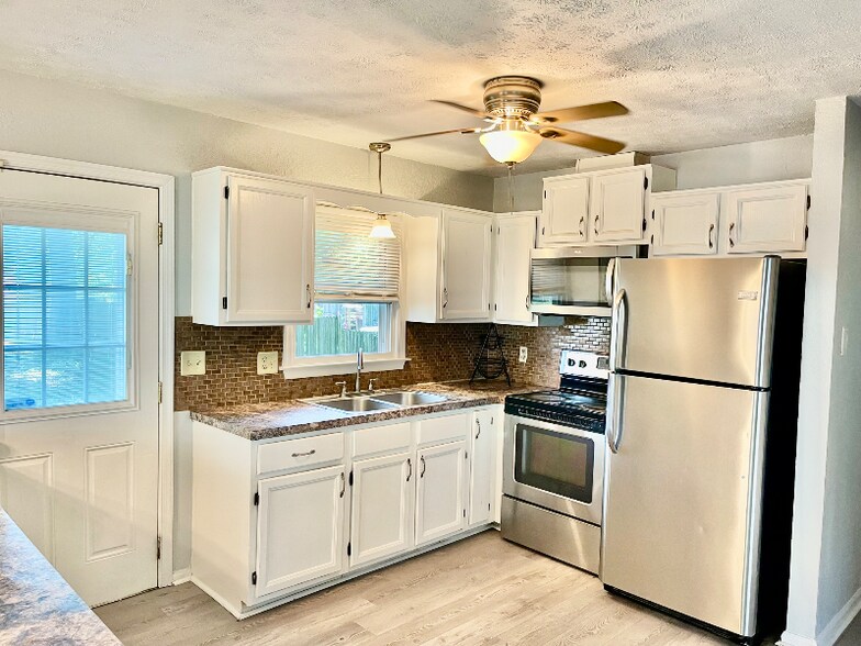 Building Photo - 1006 New St