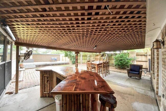 Building Photo - 2015 Dawn Crest Ct