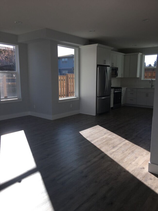 Building Photo - Brand New 3 Bedroom