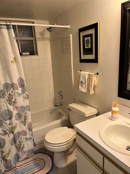 Building Photo - 2489 Sweetwater Club Cir