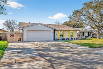Building Photo - 1749 Dawn Breeze Dr