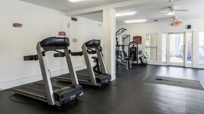 Building Photo - 5489 Crescent Ridge Dr