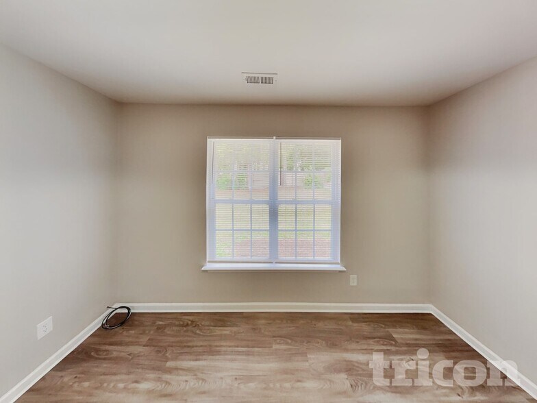 Building Photo - 614 Walnut Crossing Dr