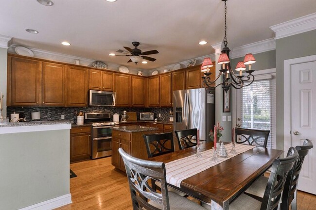 Building Photo - 624 Goodlet Cir