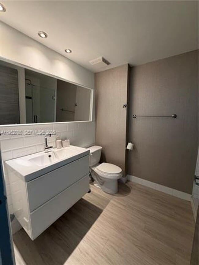 Building Photo - 690 SW 1st Ct