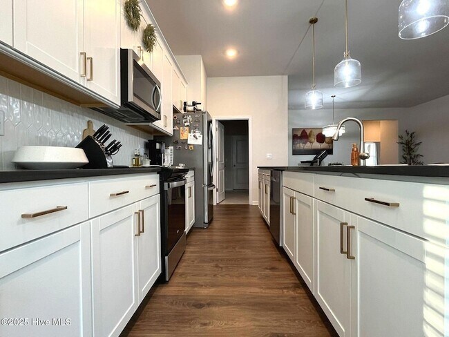 Building Photo - 742 Carnegie court