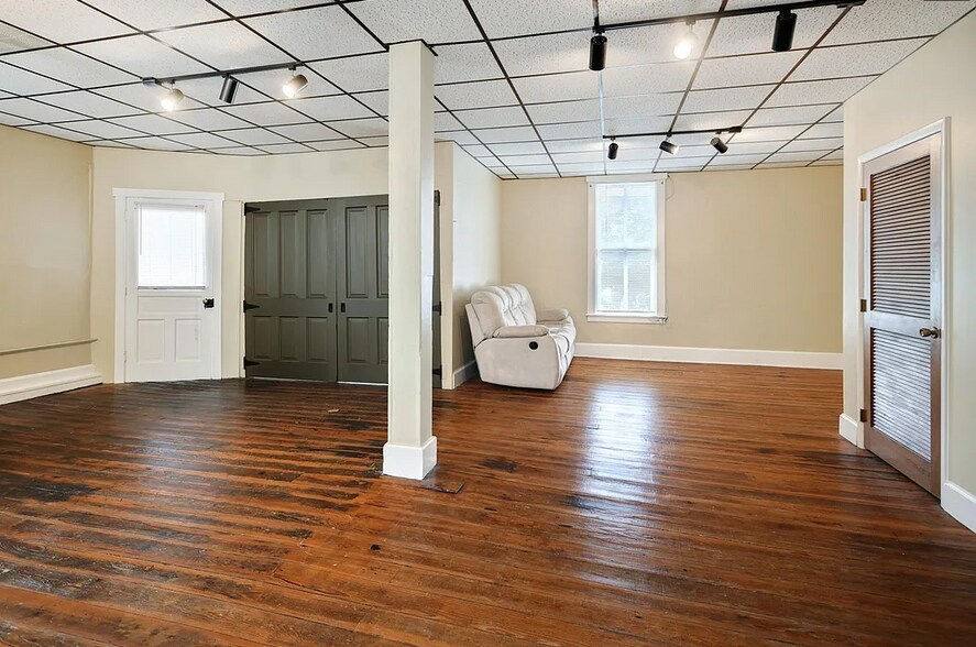 Building Photo - 2379 Table Rock Rd