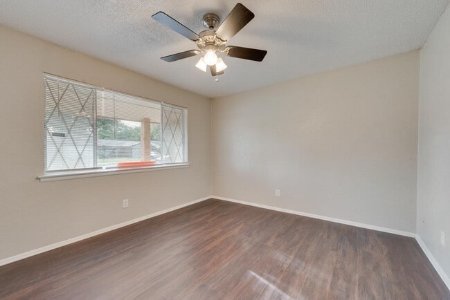 Building Photo - 5304 Susan Lee Ln