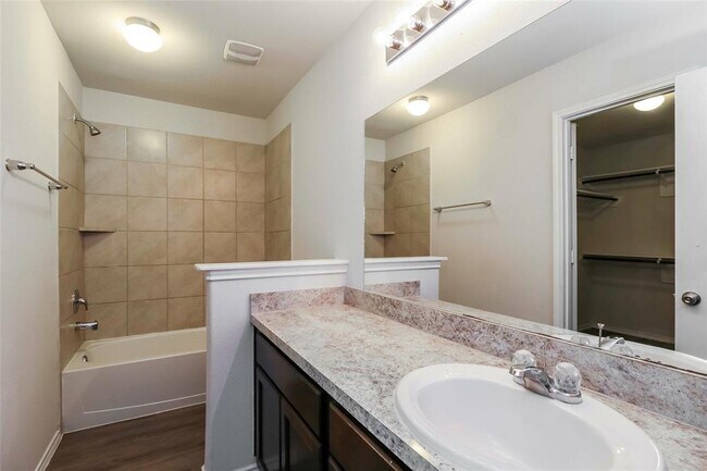 Building Photo - 923 Imperial Bend Dr