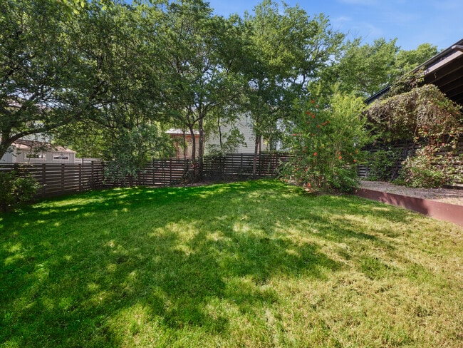 Building Photo - 1705 W 11th St