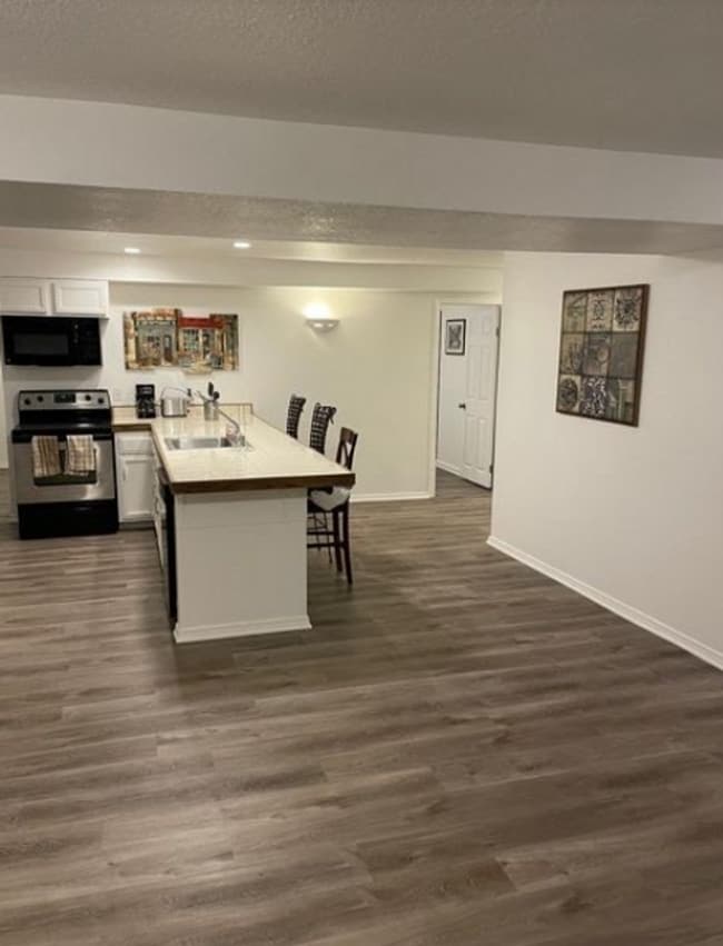Building Photo - Furnished 2BD/1BTH
