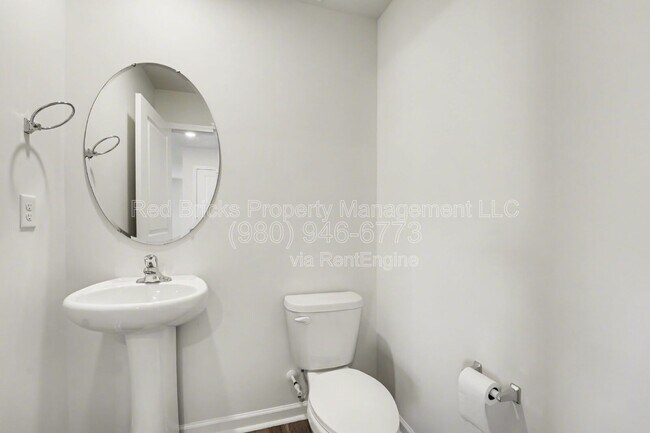 Building Photo - 7847 Whispering Strm Dr