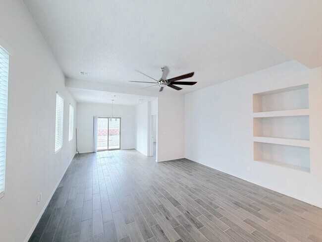 Building Photo - Beautiful 3 bed 2 bath home in Enchanted Hills area of Rio Rancho. Refrigerated Air! Near Hwy 550