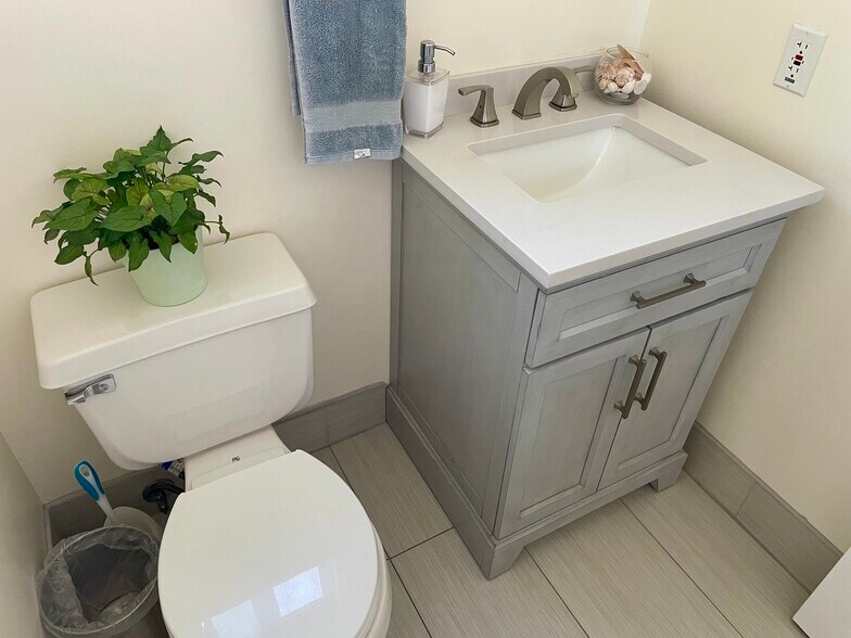 Bathroom 1 - 2742 Meadow Lark Dr