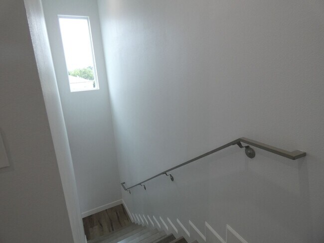 Building Photo - 1626 S La Brea Ave