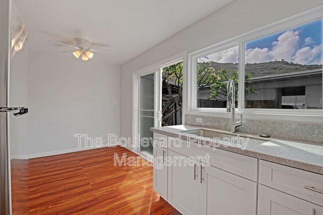 Building Photo - 995 Awaawaanoa Pl