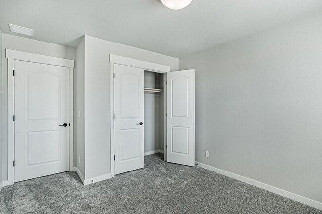 Building Photo - 5720 Slate River Pl