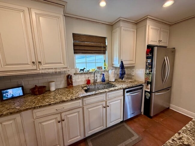 Building Photo - 7104 Catalonia Ave