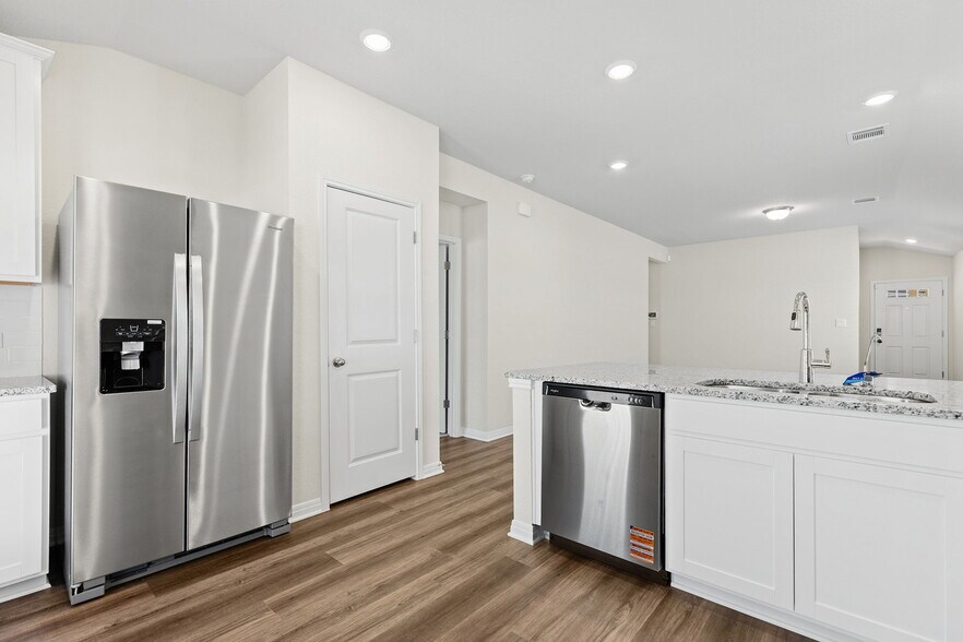 Building Photo - 821 Sun Grove Trl