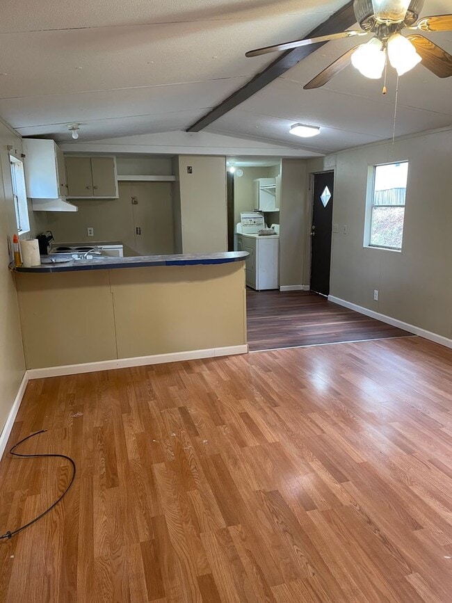 Building Photo - 33 Laurel Mountain MHP Dr