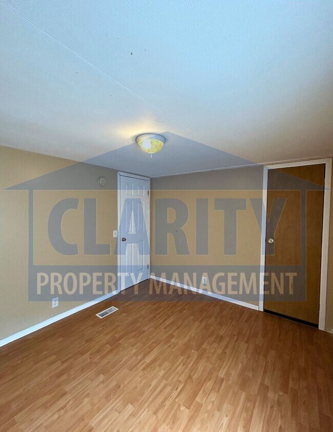 Building Photo - Charming 3-Bedroom with Large Yard
