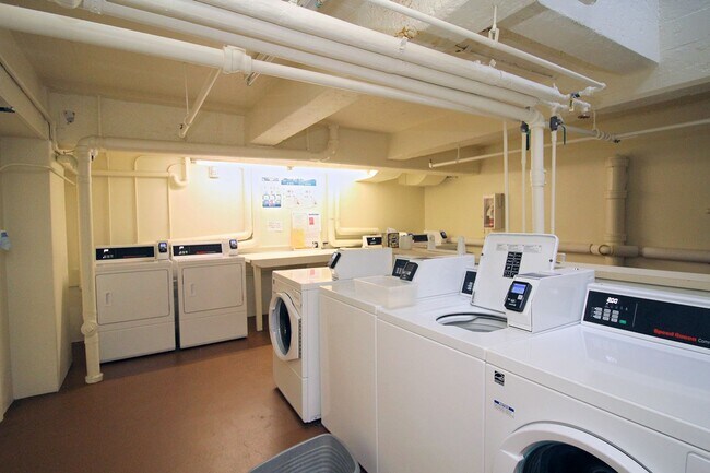 Building Photo - 1209 SW 6th Ave