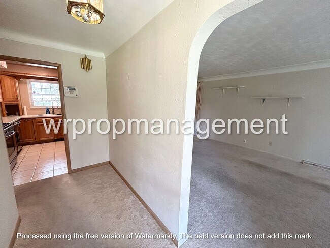 Building Photo - 2338 Bodette Ave