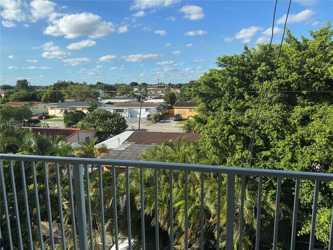 Building Photo - 1085 W 68th St