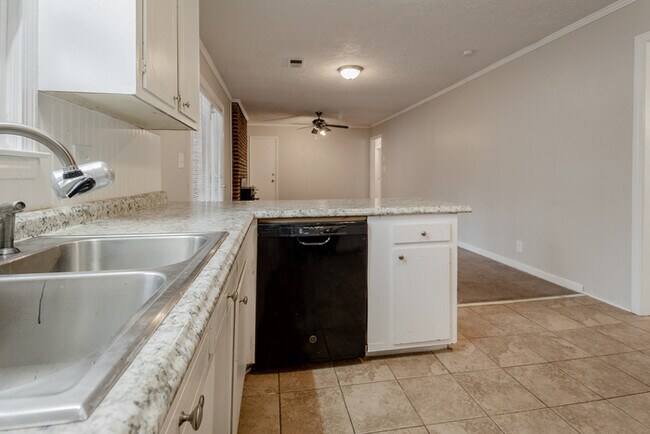 Building Photo - REDUCED!