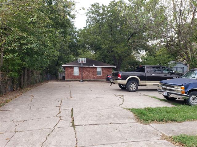 Building Photo - 605 NW Main