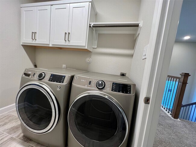 Building Photo - 547 Kingston Ln