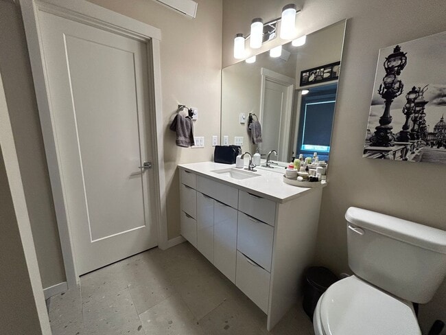 Building Photo - 3 Bedroom 2 Bath Home in Cordata with Garage