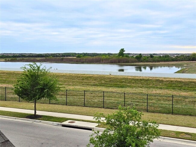 Building Photo - 1520 Linwood St