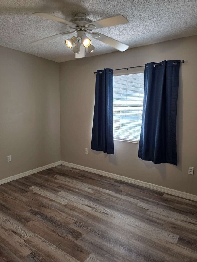 Building Photo - 3 bedroom home in Historic Tarpon Springs