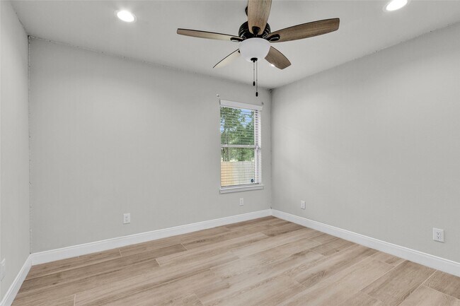 Building Photo - 11087 Sutton Pl