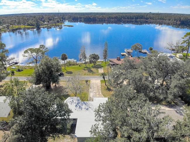 Building Photo - 2/2 with bonus room, beautiful lake views!...