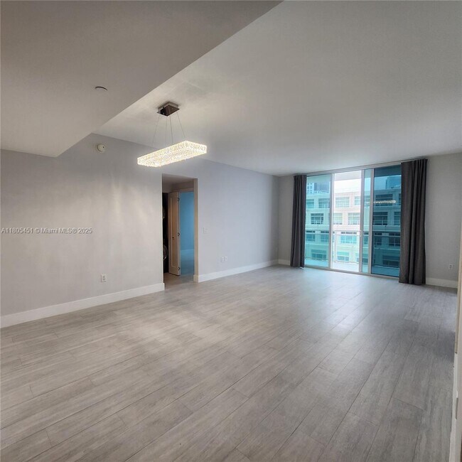 Building Photo - 950 Brickell Bay Dr