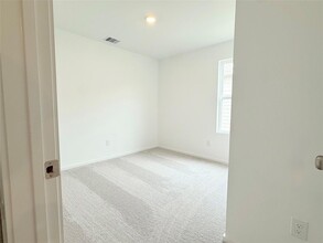 Building Photo - 3606 Duplet Ave