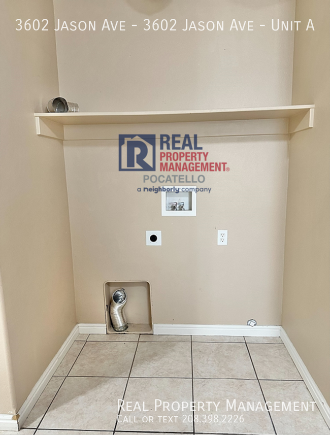 Building Photo - 3 Bed/ 1.5 bath duplex - Pets negotiable