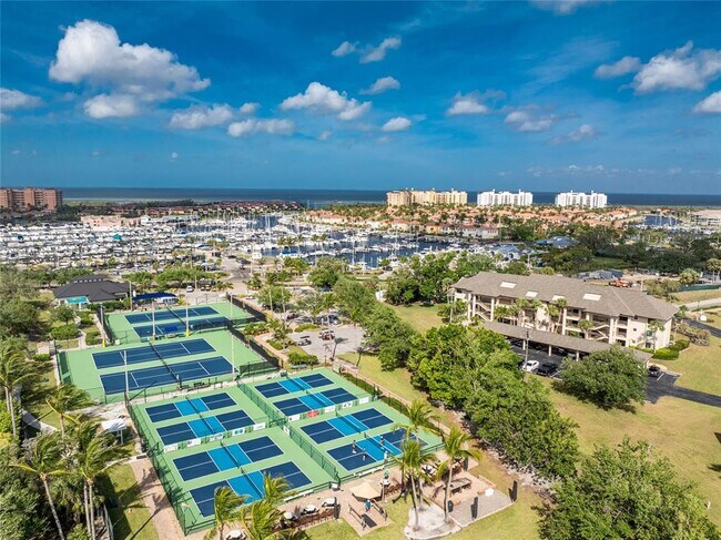 Building Photo - 4061 King Tarpon Dr