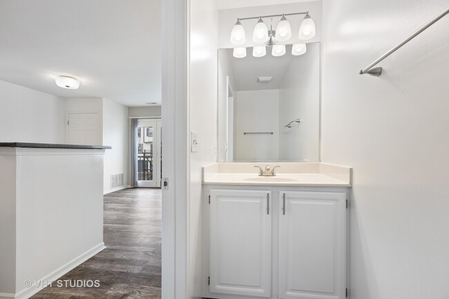 Building Photo - 431 Chopin Ct