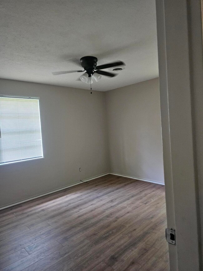 Building Photo - 641 Yates St NE