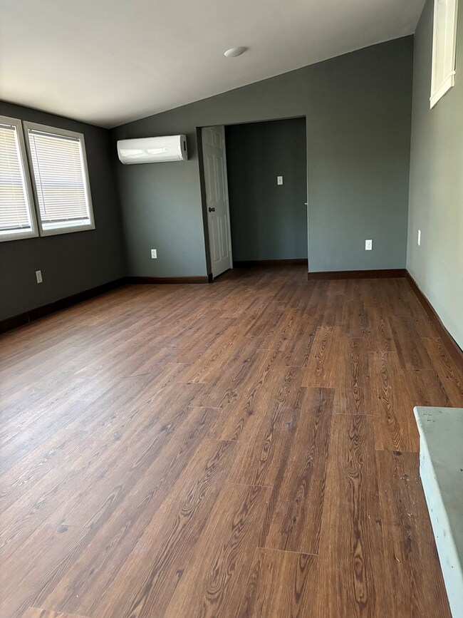 Building Photo - 39092 Mumford St